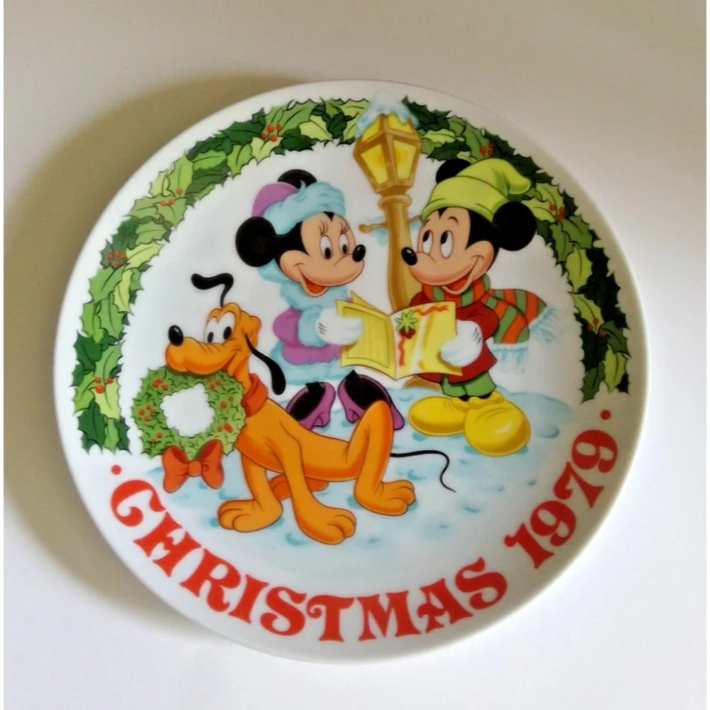 WALT DISNEY THIRD EDITION CHRISTMAS 1979. 1980, 1981 DECORATIVE PLATES- VINTAGE